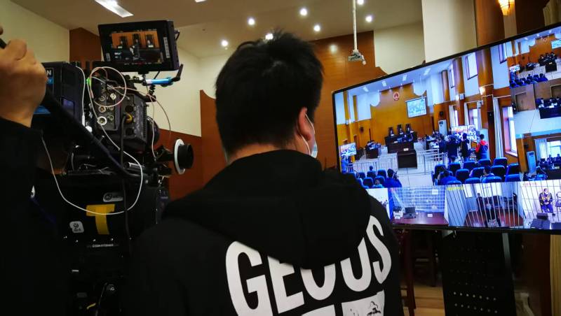AI生成VS人工创意——坊子区广告片拍摄公司的技术浪漫主义实践